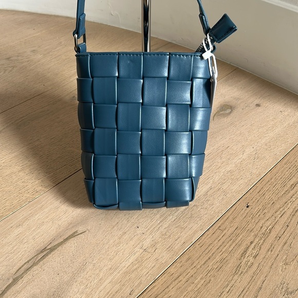 Handbags - Navy crossbody bag with silver zipper